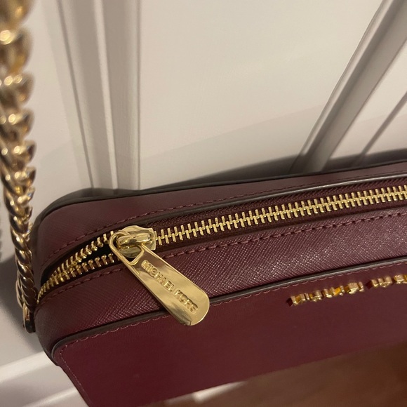 Michael Kors burgundy jet set crossbody bag - Picture 3 of 9